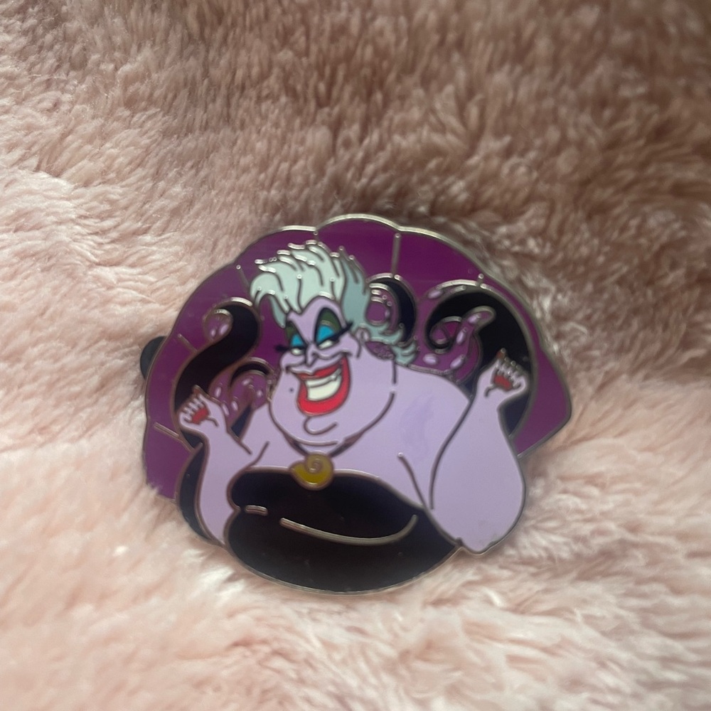 Ursula pin